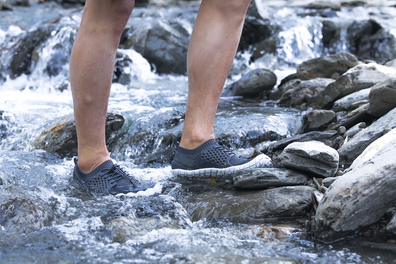 mens water shoes for kayaking